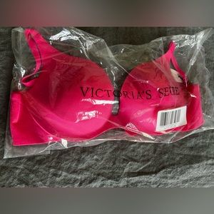 NWT and original packaging Victoria Secret Fabulous Unlined Demi bra size 38B